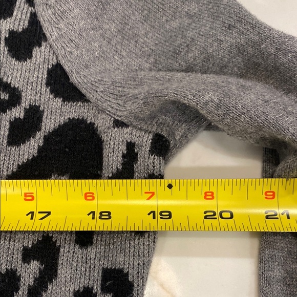 Leopard Print Sweater Crewneck Animal Trend Gray and Black Cotton Size Large - Picture 5 of 7